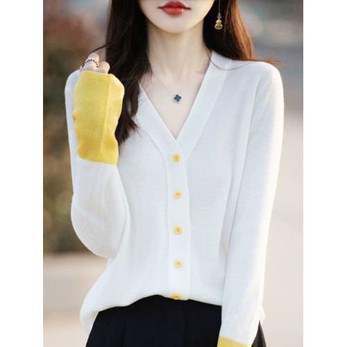 2024秋冬新款V領撞色針織開衫女高級感拼接外搭寬松百搭優雅上衣 2024秋冬新款V領撞色針織開衫女高級感拼接外搭寬松百搭優雅上衣