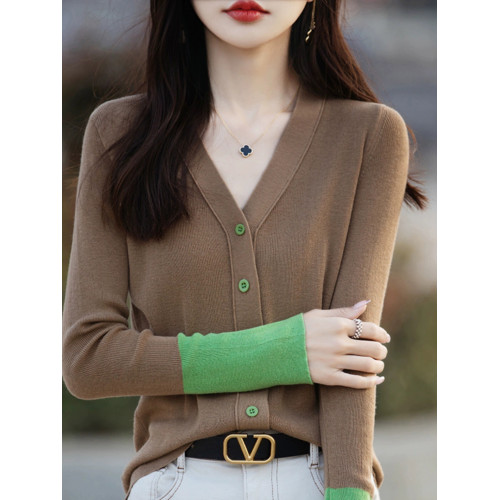 2024秋冬新款V領撞色針織開衫女高級感拼接外搭寬松百搭優雅上衣 2024秋冬新款V領撞色針織開衫女高級感拼接外搭寬松百搭優雅上衣