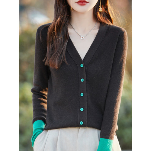 2024秋冬新款V領撞色針織開衫女高級感拼接外搭寬松百搭優雅上衣 2024秋冬新款V領撞色針織開衫女高級感拼接外搭寬松百搭優雅上衣