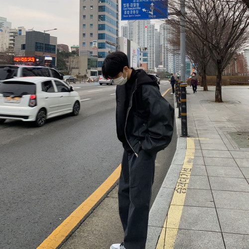 Kusen 美式高街痞帥連帽PU皮夾克男寬松休閒加棉加厚機車皮衣外套 Kusen 美式高街痞帥連帽PU皮夾克男寬松休閒加棉加厚機車皮衣外套