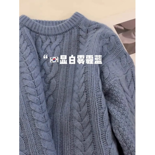 藍色浣熊絨套頭針織衫女秋冬季加厚外穿高級感慵懶風粗針麻花毛衣 藍色浣熊絨套頭針織衫女秋冬季加厚外穿高級感慵懶風粗針麻花毛衣