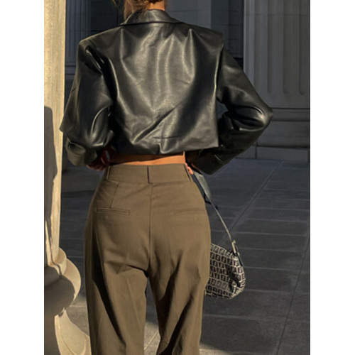 街頭復古翻領雙口袋排釦短款皮衣外套女秋秋高級感機車夾克上衣潮 街頭復古翻領雙口袋排釦短款皮衣外套女秋秋高級感機車夾克上衣潮