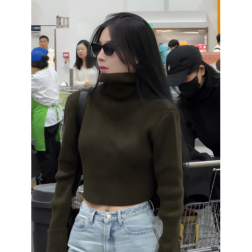 慵懶風秋冬高領毛衣女款2025新款冬季高級感短款針織衫內搭上衣女