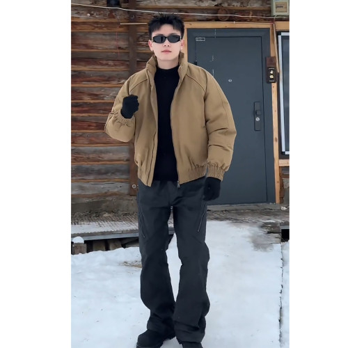 高級感痞帥卡其色短款飛行夾克羽絨服男冬季潮牌加厚保暖工裝外套 高級感痞帥卡其色短款飛行夾克羽絨服男冬季潮牌加厚保暖工裝外套