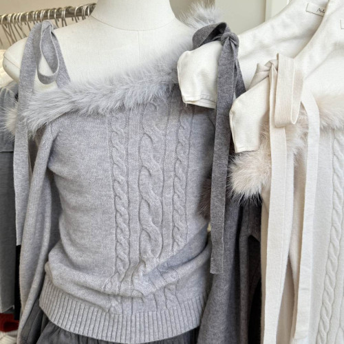 weiwei日系美衣韓系斜肩毛領拼接麻花毛衣女冬慵懶露肩針織衫上衣 weiwei日系美衣韓系斜肩毛領拼接麻花毛衣女冬慵懶露肩針織衫上衣