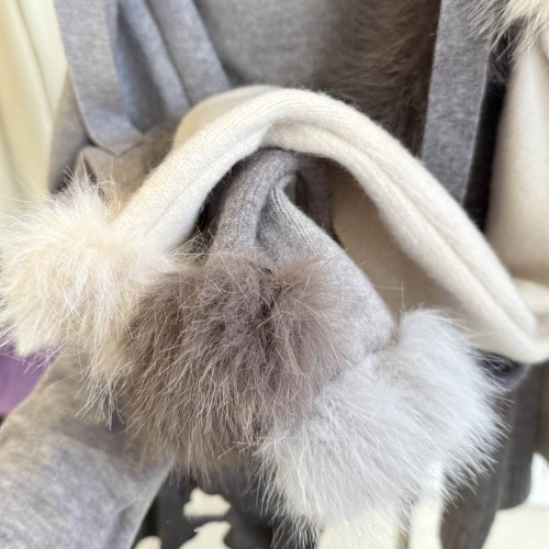 weiwei日系美衣韓系斜肩毛領拼接麻花毛衣女冬慵懶露肩針織衫上衣 weiwei日系美衣韓系斜肩毛領拼接麻花毛衣女冬慵懶露肩針織衫上衣