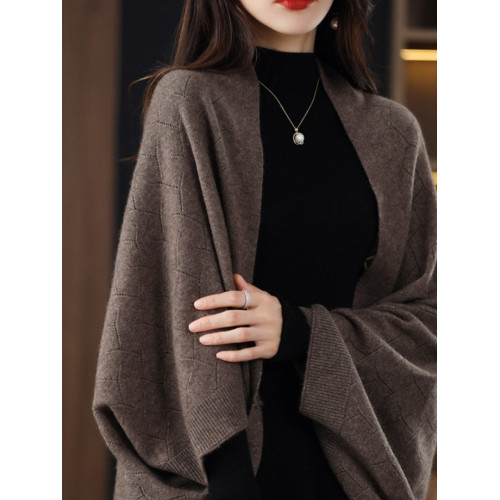 品牌折釦女裝專櫃毛衣針織披肩圍巾兩用秋冬寬松外搭鬭篷開衫 品牌折釦女裝專櫃毛衣針織披肩圍巾兩用秋冬寬松外搭鬭篷開衫