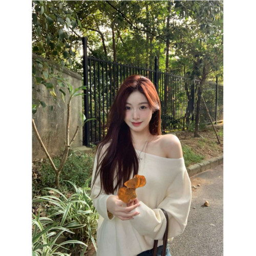 淺咖色斜領露肩毛衣女早秋款穿搭韓系外穿軟糯寬松慵懶高級感上衣 淺咖色斜領露肩毛衣女早秋款穿搭韓系外穿軟糯寬松慵懶高級感上衣