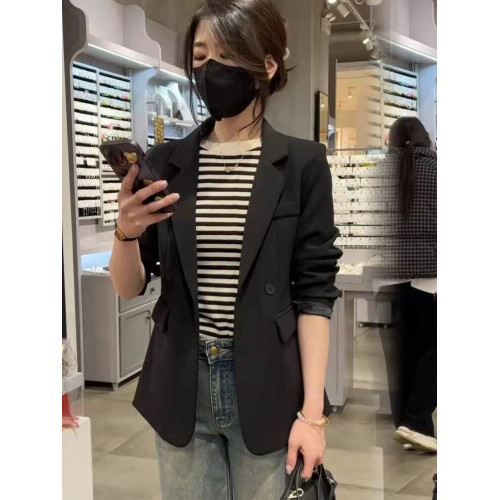 高級感西裝外套女2025春季新款韓版時尚寬松洋氣後背開叉西服上衣 高級感西裝外套女2025春季新款韓版時尚寬松洋氣後背開叉西服上衣