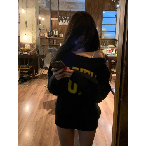 美式甜酷風字母斜肩毛衣女早秋季寬松純欲休閒復古打底針織衫上衣 美式甜酷風字母斜肩毛衣女早秋季寬松純欲休閒復古打底針織衫上衣