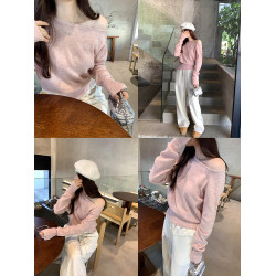 高級感粉色一字肩斜肩灰色針織打底衫毛衣女冬新款長袖露肩小上衣