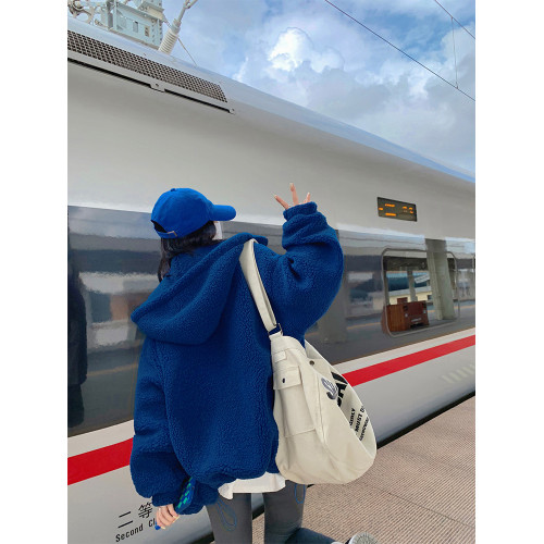 2025秋冬新款小香風克萊因藍小個子美式羊羔毛連帽棒球服厚外套女 2025秋冬新款小香風克萊因藍小個子美式羊羔毛連帽棒球服厚外套女