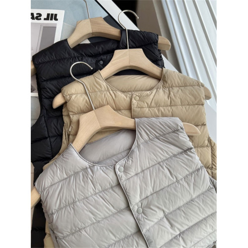 特價福利~日單純元尾 秋冬巨實用的輕型圓領羽絨服背心馬甲女款 特價福利~日單純元尾 秋冬巨實用的輕型圓領羽絨服背心馬甲女款