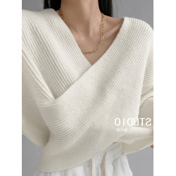 法式慵懶風復古交叉V領毛衣女秋冬高級感氣質短款不規則針織上衣