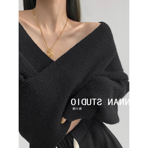 法式慵懶風復古交叉V領毛衣女秋冬高級感氣質短款不規則針織上衣 法式慵懶風復古交叉V領毛衣女秋冬高級感氣質短款不規則針織上衣