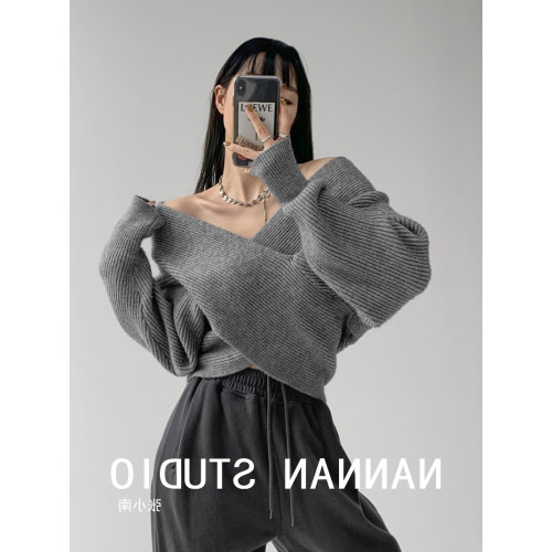 法式慵懶風復古交叉V領毛衣女秋冬高級感氣質短款不規則針織上衣 法式慵懶風復古交叉V領毛衣女秋冬高級感氣質短款不規則針織上衣