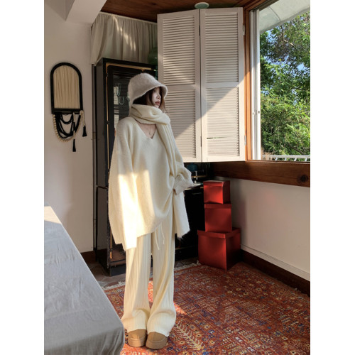 高級感V領白色毛衣女秋冬慵嬾風寬鬆軟糯嬭呼呼外穿套頭針織上衣