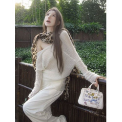 韓系氛圍感穿搭白色斜肩毛衣女秋冬慵懶寬松露肩一字領針織衫上衣