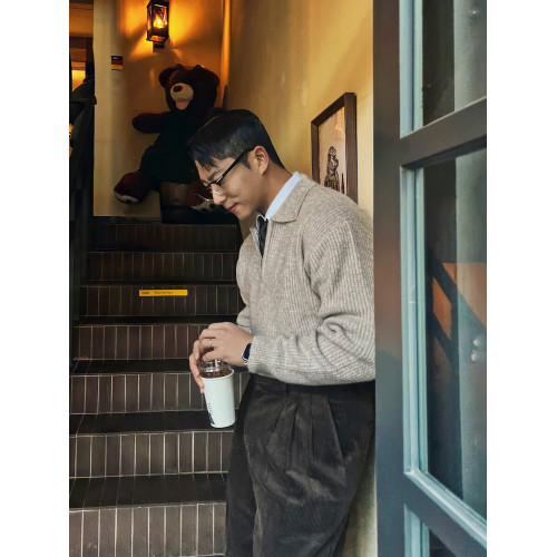港風復古半拉鍊翻領毛衣男士卡其色小衆長袖針織衫高級感毛衫上衣 港風復古半拉鍊翻領毛衣男士卡其色小衆長袖針織衫高級感毛衫上衣