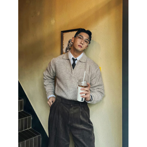 港風復古半拉鍊翻領毛衣男士卡其色小衆長袖針織衫高級感毛衫上衣 港風復古半拉鍊翻領毛衣男士卡其色小衆長袖針織衫高級感毛衫上衣