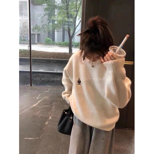 小熊刺綉圓領針織衫女慵懶秋冬季內搭打底衫上衣寬松軟糯加厚毛衣
