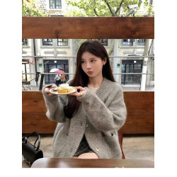 白色馬海毛v領毛衣開衫女秋冬加厚針織外套小個子寬松中長款上衣