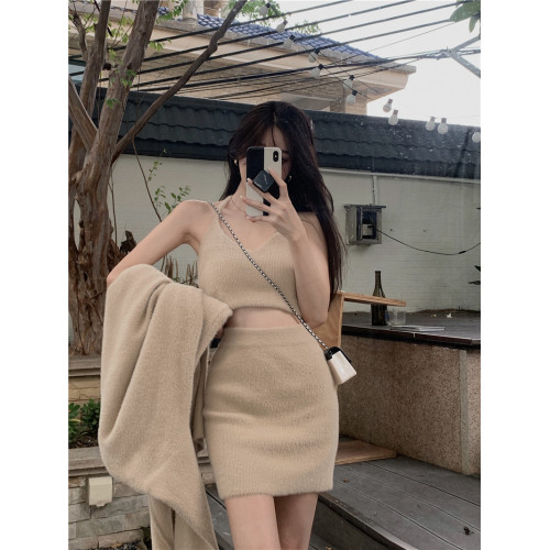 辣妹性感三件套裝吊帶上衣半身短裙冬仿水貂絨中長款開衫毛衣外套 辣妹性感三件套裝吊帶上衣半身短裙冬仿水貂絨中長款開衫毛衣外套