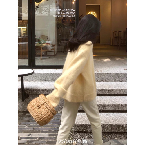 馬海毛奶黃色毛衣套頭秋冬新款慵懶風軟糯圓領針織衫寬松加厚外穿 馬海毛奶黃色毛衣套頭秋冬新款慵懶風軟糯圓領針織衫寬松加厚外穿