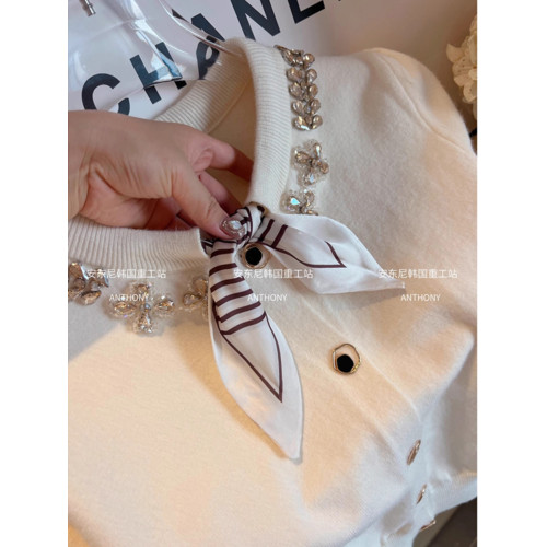 法式2025年春秋新款氣質絲巾重工鑲鑽長袖針織開衫女別致獨特毛衣