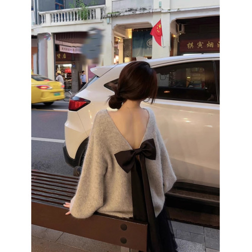 miu系高級感蝴蝶結露背v領毛衣女2025秋冬新款慵懶外穿寬松針織衫