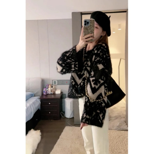 秋裝2025年新款歐貨漂亮寬松水貂絨秋冬復古網紅毛衣套頭慵懶上衣