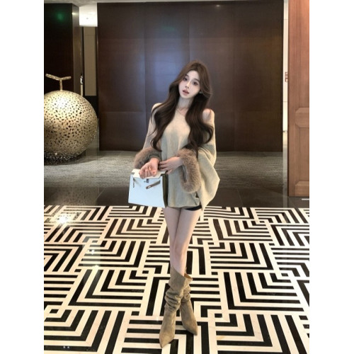 斜領露肩長袖針織衫女早春毛毛拼接寬松富家千金感毛衣慵懶風上衣 斜領露肩長袖針織衫女早春毛毛拼接寬松富家千金感毛衣慵懶風上衣