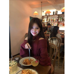 紅色聖誕氛圍感毛衣女2025新款秋冬季超好看慵懶外搭一字肩針織衫