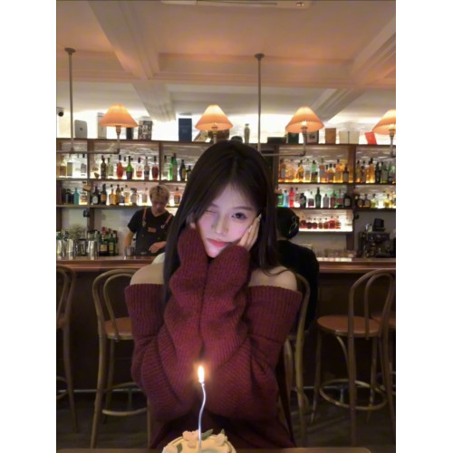 紅色聖誕氛圍感毛衣女2025新款秋冬季超好看慵懶外搭一字肩針織衫