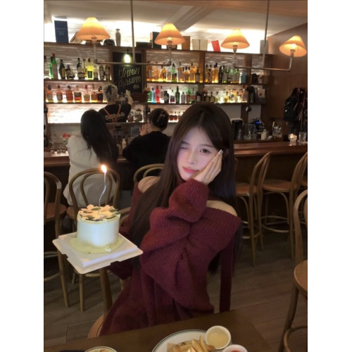 紅色聖誕氛圍感毛衣女2025新款秋冬季超好看慵懶外搭一字肩針織衫