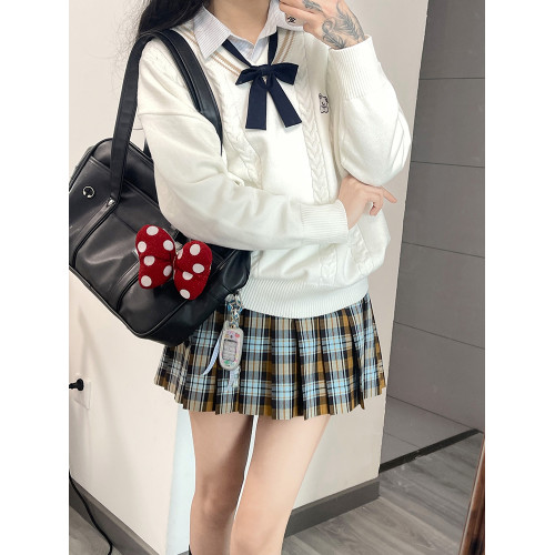 酒心奈奈熊 袖白雪 jk毛衣套頭v領學院風奶白色校供日製針織衫秋 酒心奈奈熊 袖白雪 jk毛衣套頭v領學院風奶白色校供日製針織衫秋