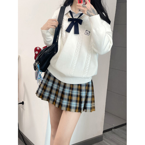 酒心奈奈熊 袖白雪 jk毛衣套頭v領學院風奶白色校供日製針織衫秋 酒心奈奈熊 袖白雪 jk毛衣套頭v領學院風奶白色校供日製針織衫秋