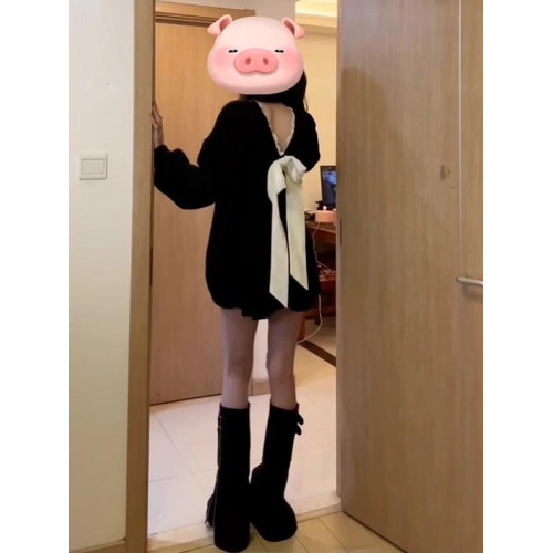 秋冬2025新款黑色蝴蝶結露背v領毛衣女慵懶風高級感寬松針織上衣