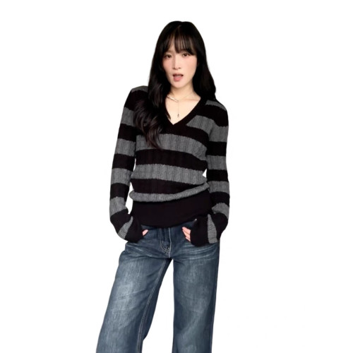 復古撞色黑灰條紋V領麻花毛衣女秋冬季修身內搭針織衫可外穿上衣 復古撞色黑灰條紋V領麻花毛衣女秋冬季修身內搭針織衫可外穿上衣