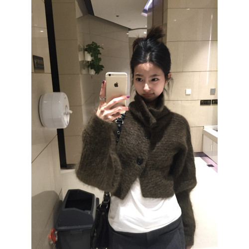 HuaHua 花花 復古毛絨單排釦設計感毛衣純欲半高領辣妹針織外套女 HuaHua 花花 復古毛絨單排釦設計感毛衣純欲半高領辣妹針織外套女