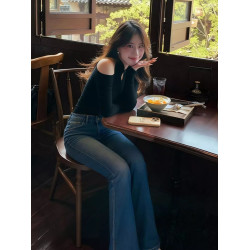 韓系秋季氛圍感穿搭高級感巨好看氣質慵嬾松弛感黑色盤釦露肩毛衣