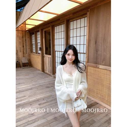 白色V領長袖毛衣外套女秋高級感慵嬾風針織開衫寬鬆顯瘦外搭上衣