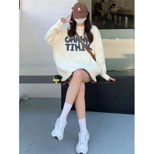 軟糯嬭fufu圓領毛衣女秋冬新款慵嬾風寬鬆溫柔保暖chic針織衫上衣