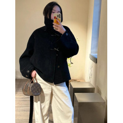 獨特超好看深冬黑色牛角釦呢子大衣女2025年新款毛呢外套加厚短款