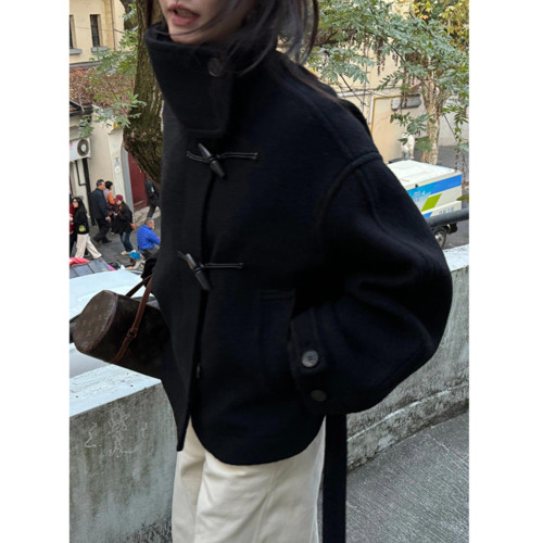 獨特超好看深冬黑色牛角釦呢子大衣女2025年新款毛呢外套加厚短款