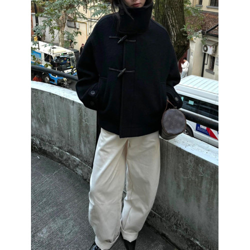 獨特超好看深冬黑色牛角釦呢子大衣女2025年新款毛呢外套加厚短款