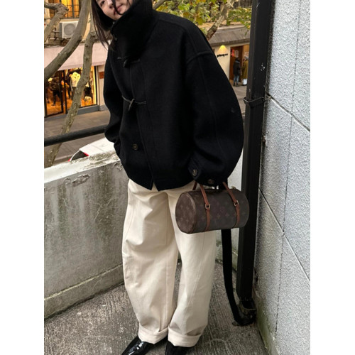 獨特超好看深冬黑色牛角釦呢子大衣女2025年新款毛呢外套加厚短款