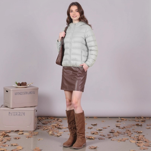 【男女款】一線撤櫃撤標 2025年 新款時尚簡約輕薄短款連帽羽絨服 【男女款】一線撤櫃撤標 2025年 新款時尚簡約輕薄短款連帽羽絨服