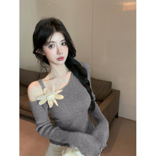 不規則斜領立體花朵針織衫吊帶露肩辣妹木耳邊毛衣女裝百搭毛衣 不規則斜領立體花朵針織衫吊帶露肩辣妹木耳邊毛衣女裝百搭毛衣