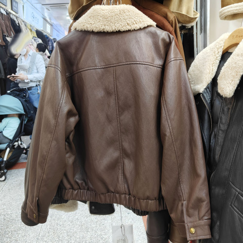 韓系復古羊羔毛翻領加棉加厚皮衣外套女冬寬松PU皮機車服夾克上衣 韓系復古羊羔毛翻領加棉加厚皮衣外套女冬寬松PU皮機車服夾克上衣